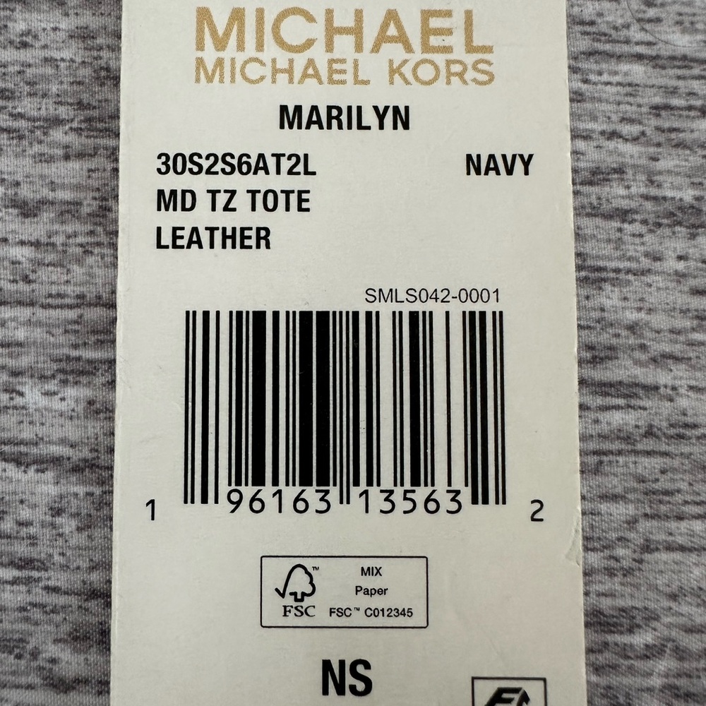 Michael Kors Tote. - Picture 3 of 5